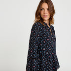 V-Neck Long Sleeve Shirt in Black, view 1