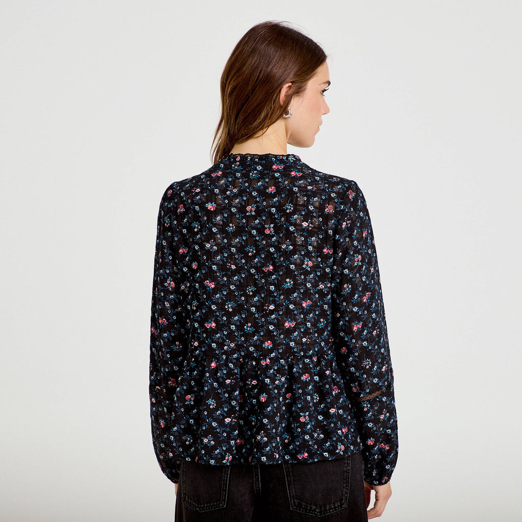 V-Neck Long Sleeve Shirt in Black, view 2