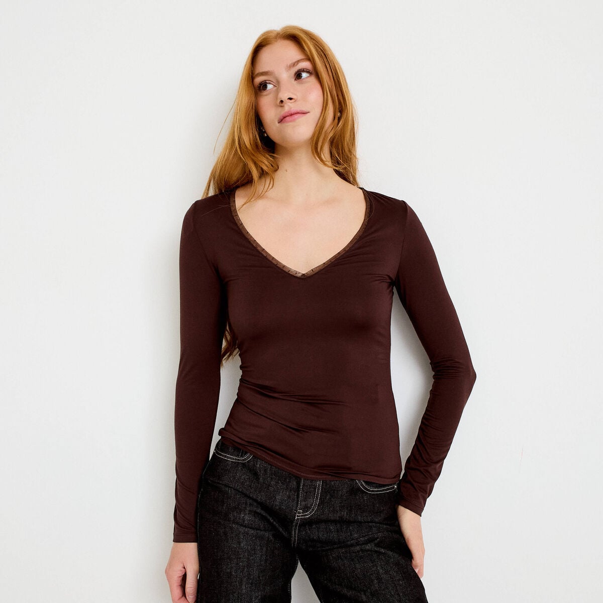 T-shirt thermique col en V plumetis marron foncé femme