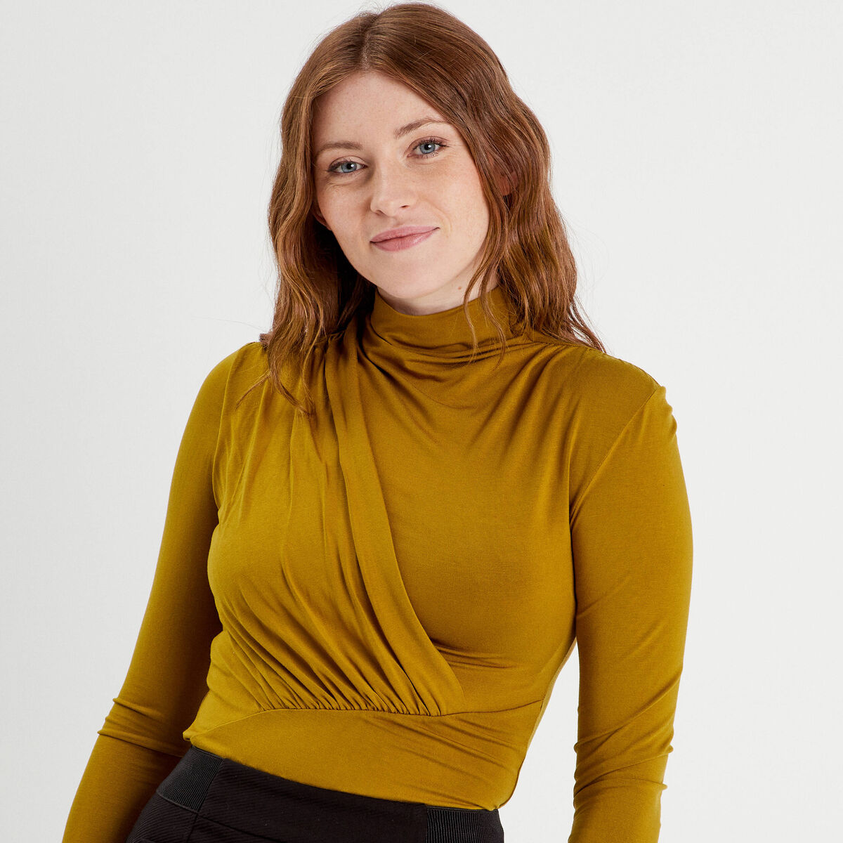 T-shirt drapé col montant jaune foncé femme