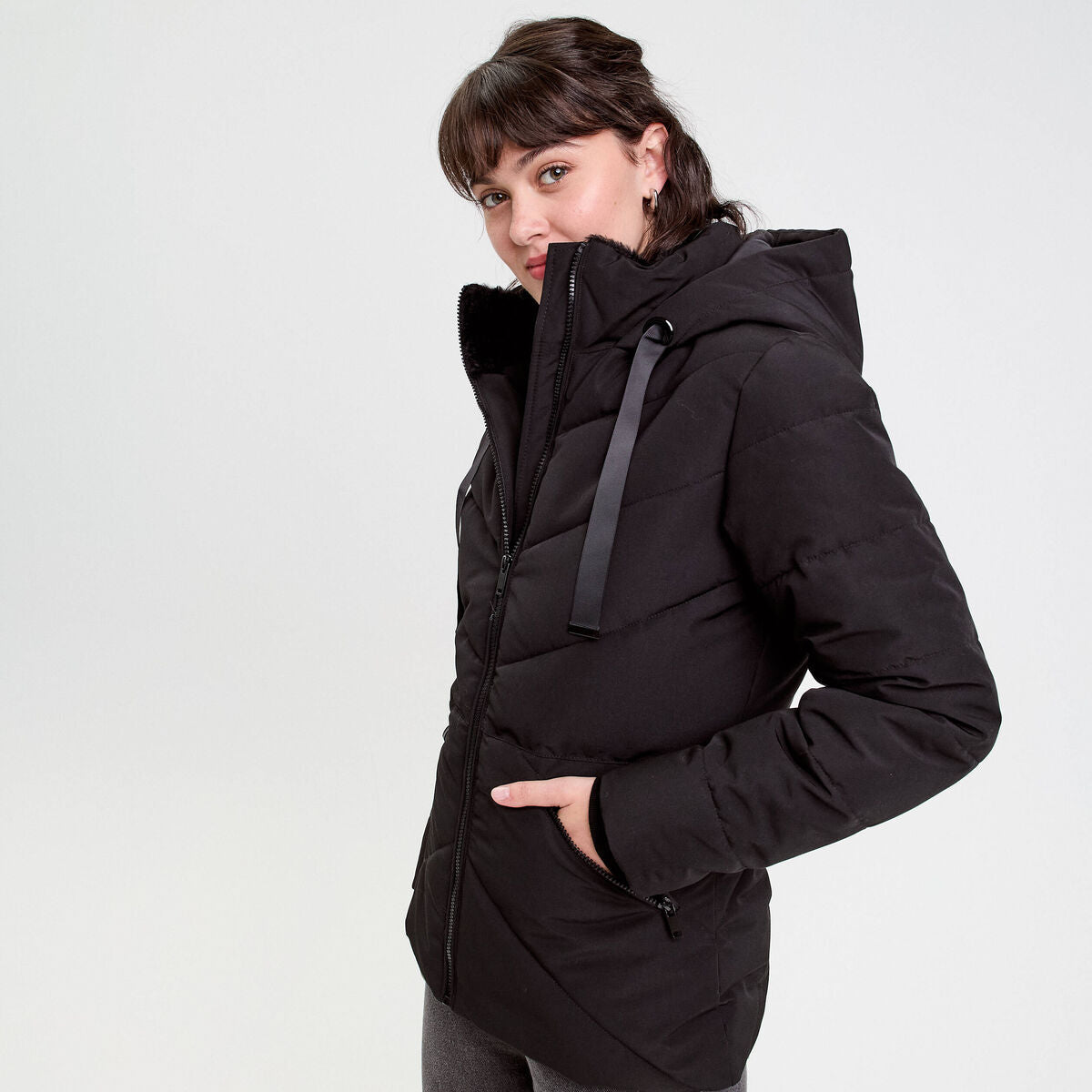 Doudoune cintrée à capuche noir femme