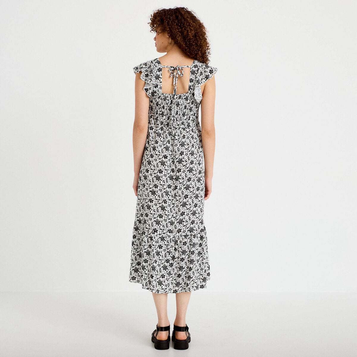 Robe longue évasée smockée noir femme