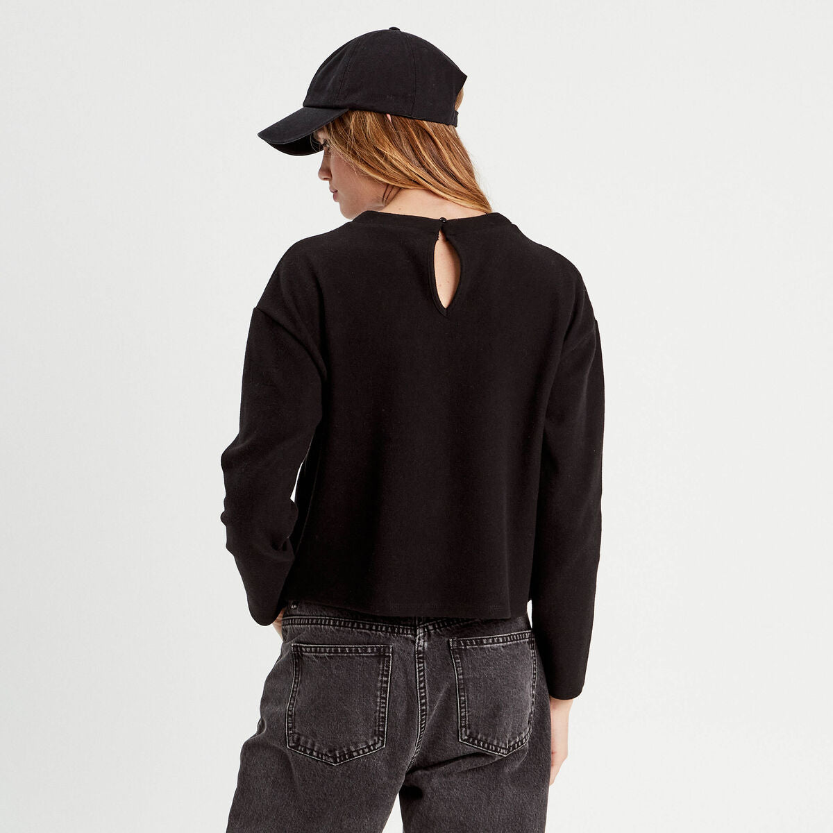T-shirt col détails bijoux noir femme