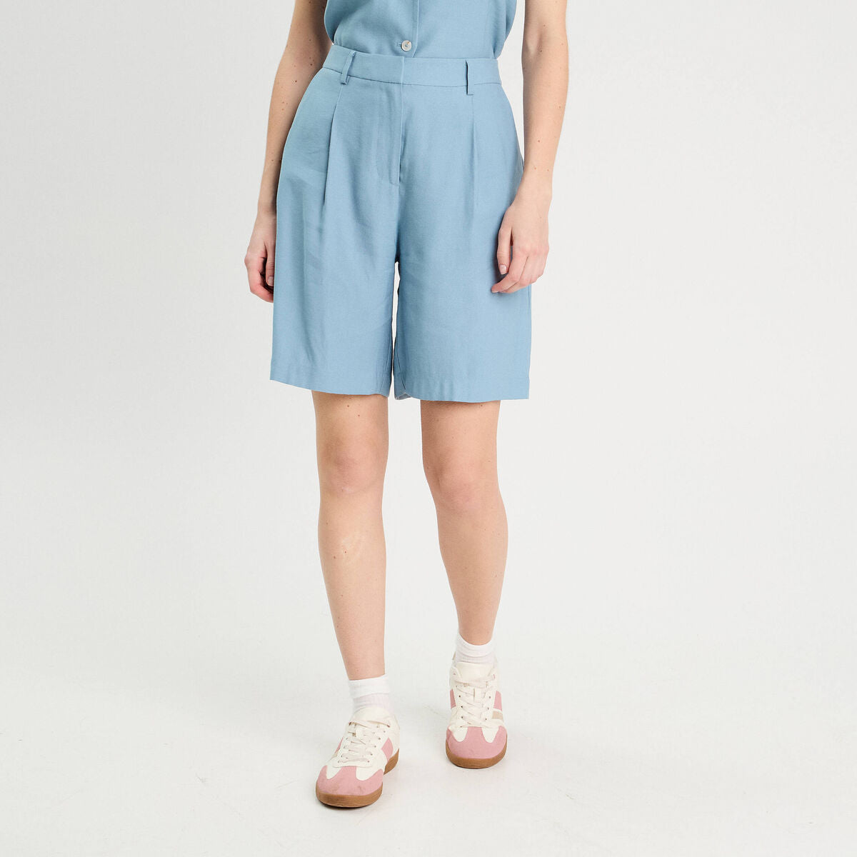 Bermuda droit pinces bleu gris femme