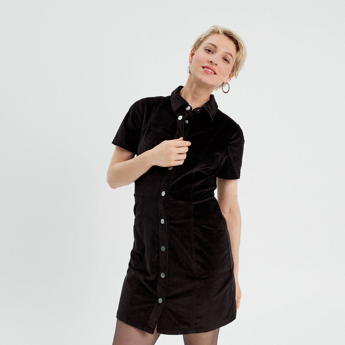 Robe cintrée boutonnée velours noir femme