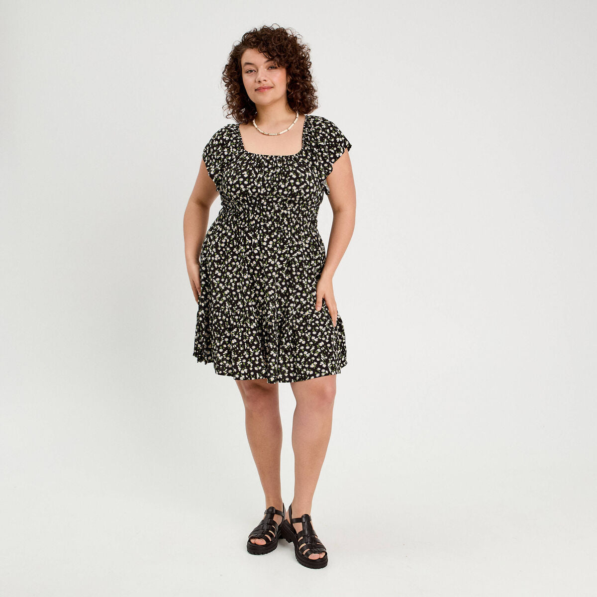 Robe évasée manches courtes noir femme