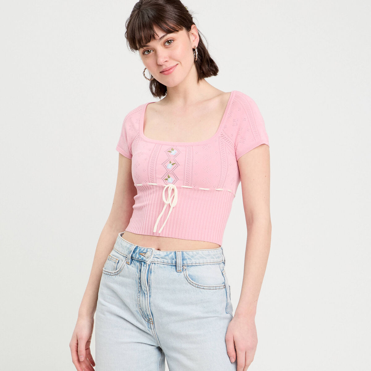 Pull cropped brodé rose poudrée femme