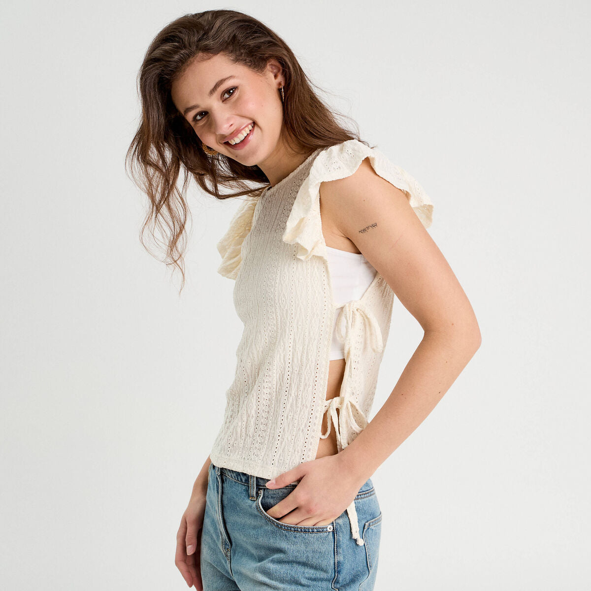 T-shirt brodé avec volants ecru femme