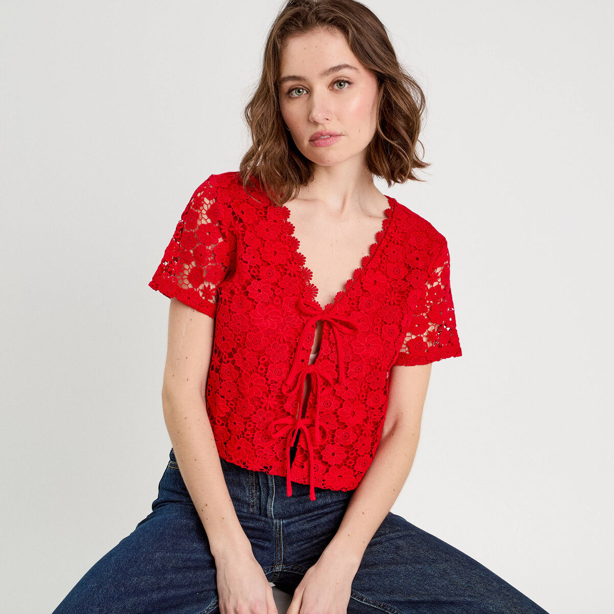 T-shirt noué dentelle guipure rouge femme