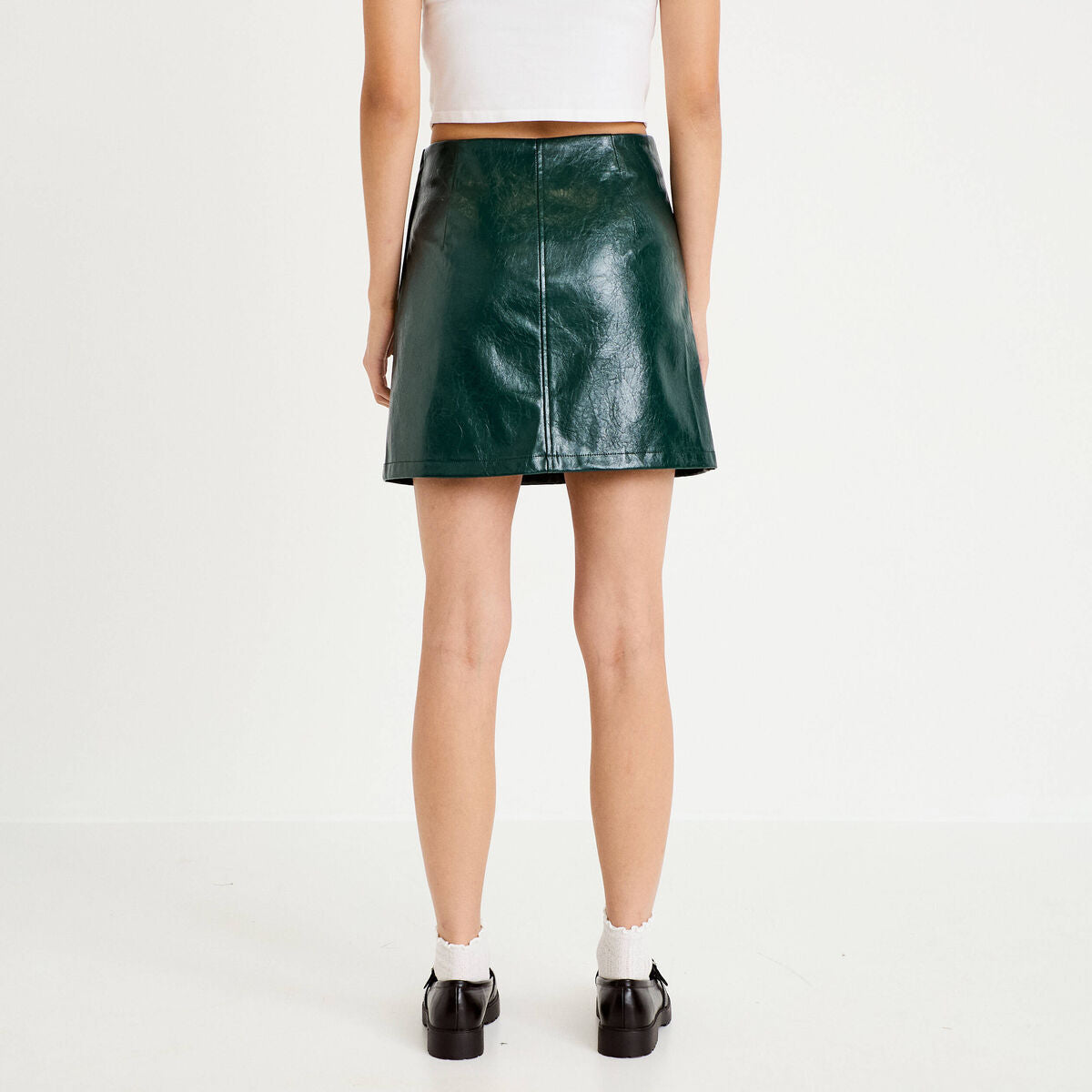 Jupe droite courte en similicuir vert foncé femme