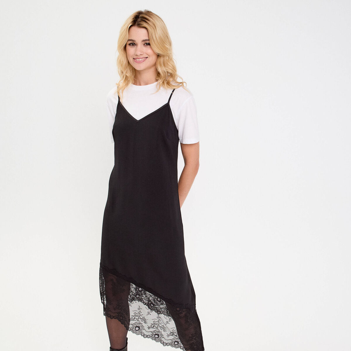 Robe longue droite col v satinée noir femme
