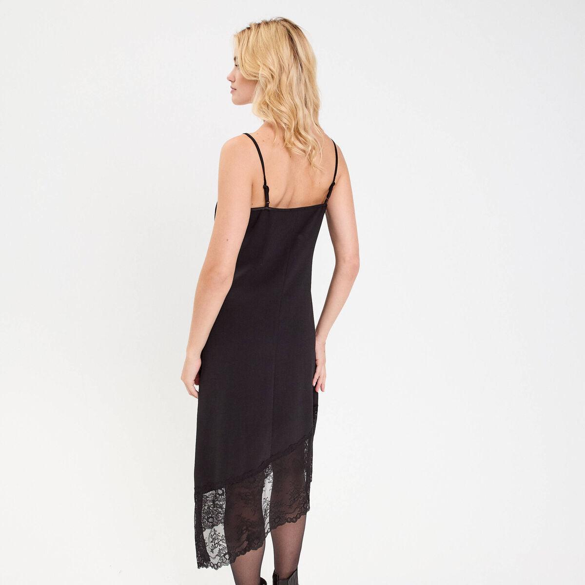 Robe longue droite col v satinée noir femme