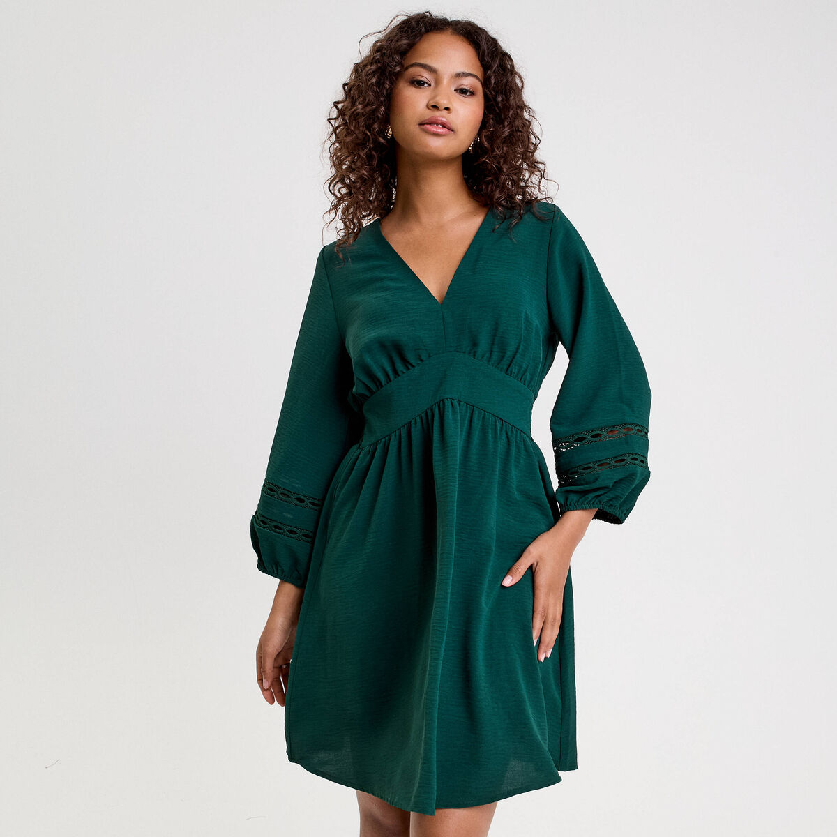 Robe courte évasée col v manches 3/4 vert foncé femme