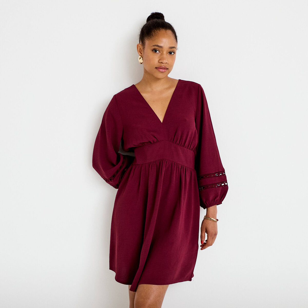 Robe courte évasée col v manches 3/4 bordeaux femme