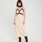 Robe longue ajustée dentelle sable femme