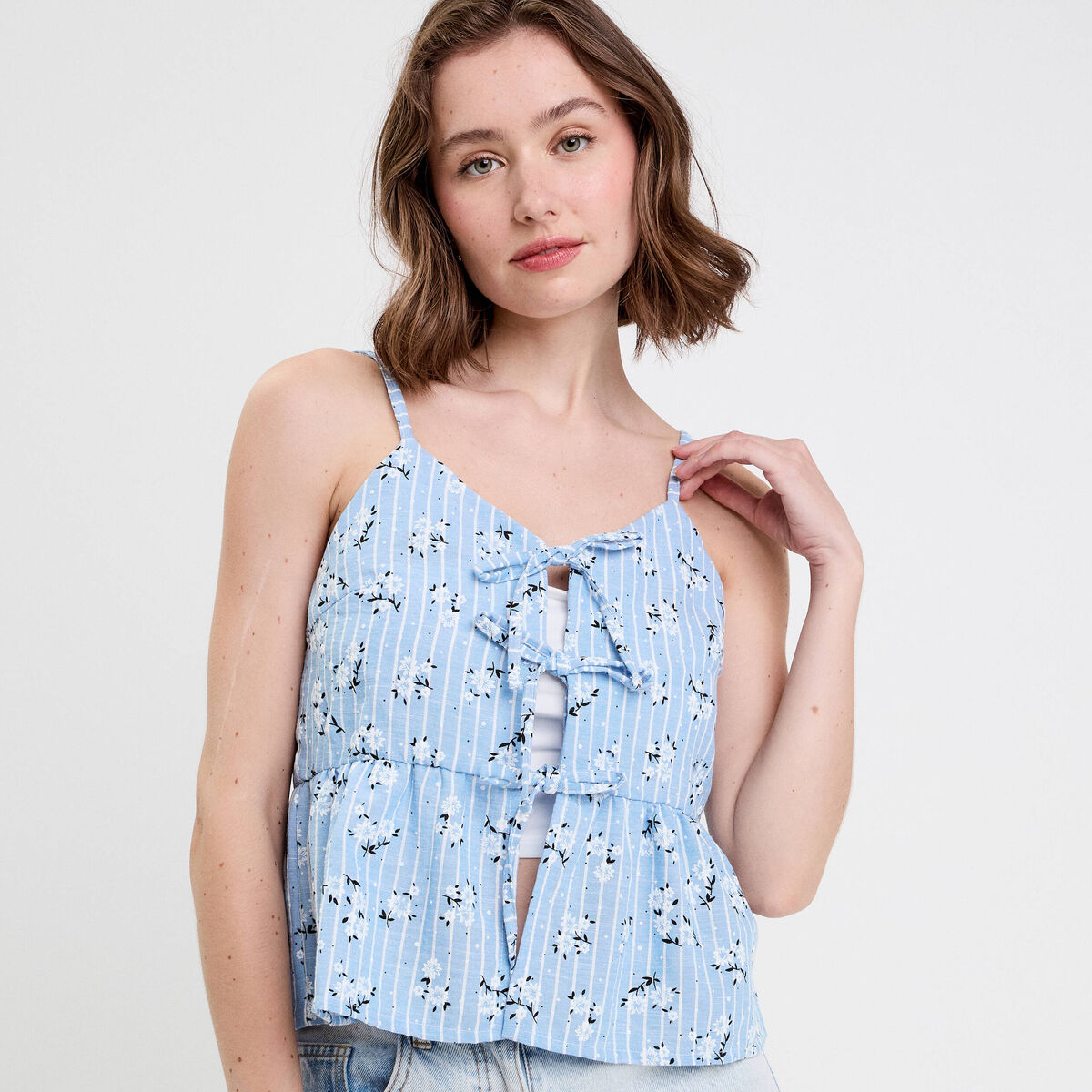 Top ajusté cropped col v bretelles bleu ciel femme