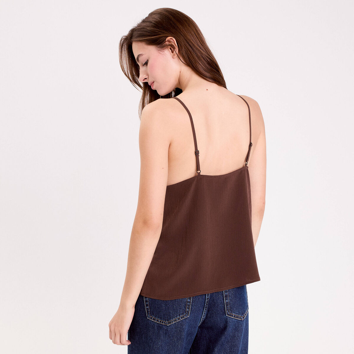 Top ajusté col v fines bretelles marron foncé femme