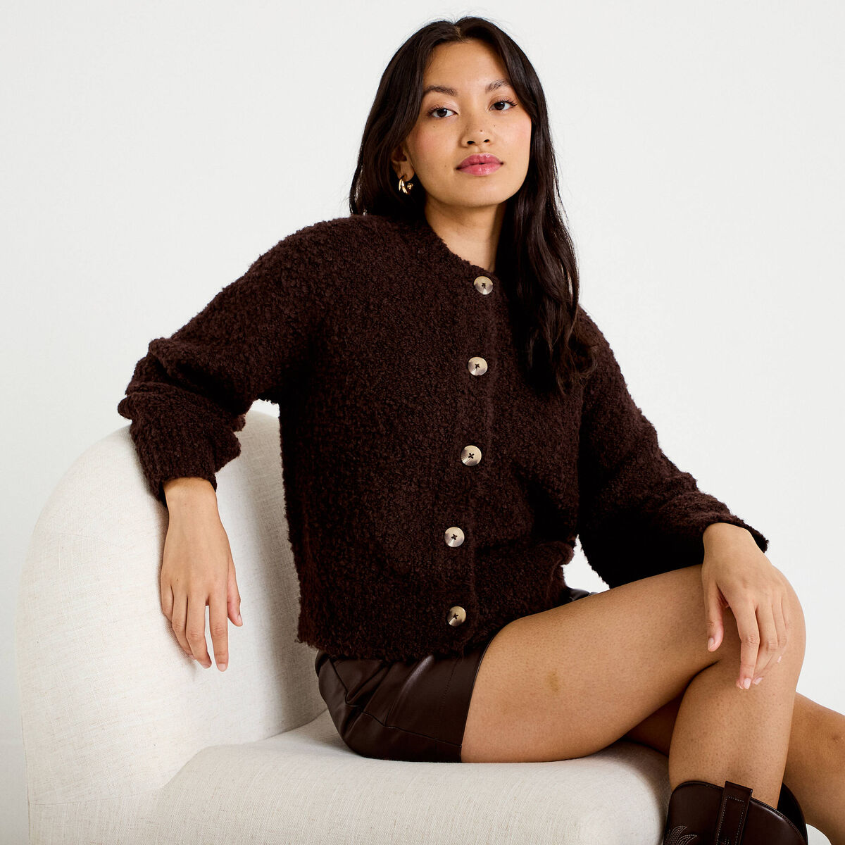 Gilet bouclette col rond manches longues marron foncé femme