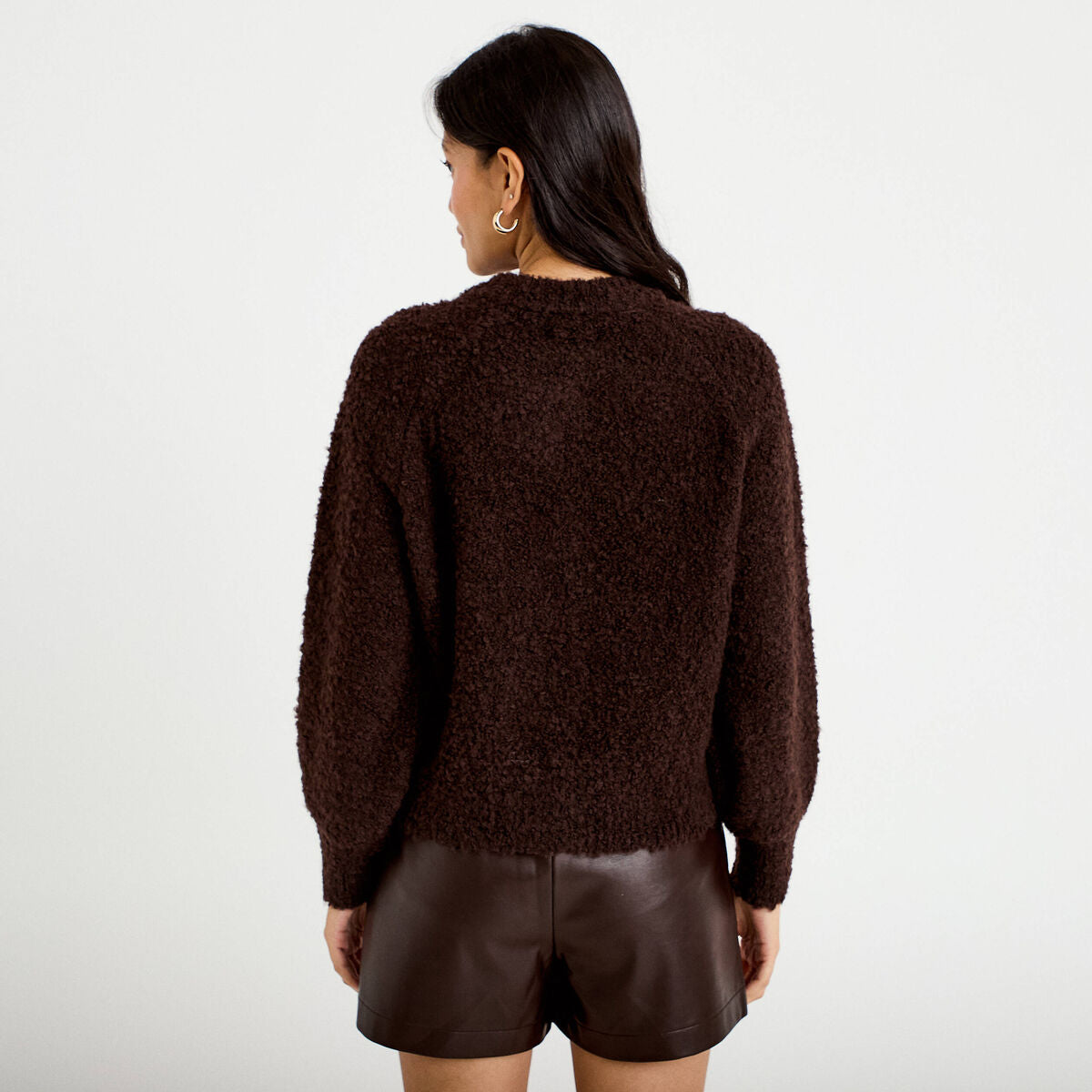 Gilet bouclette col rond manches longues marron foncé femme