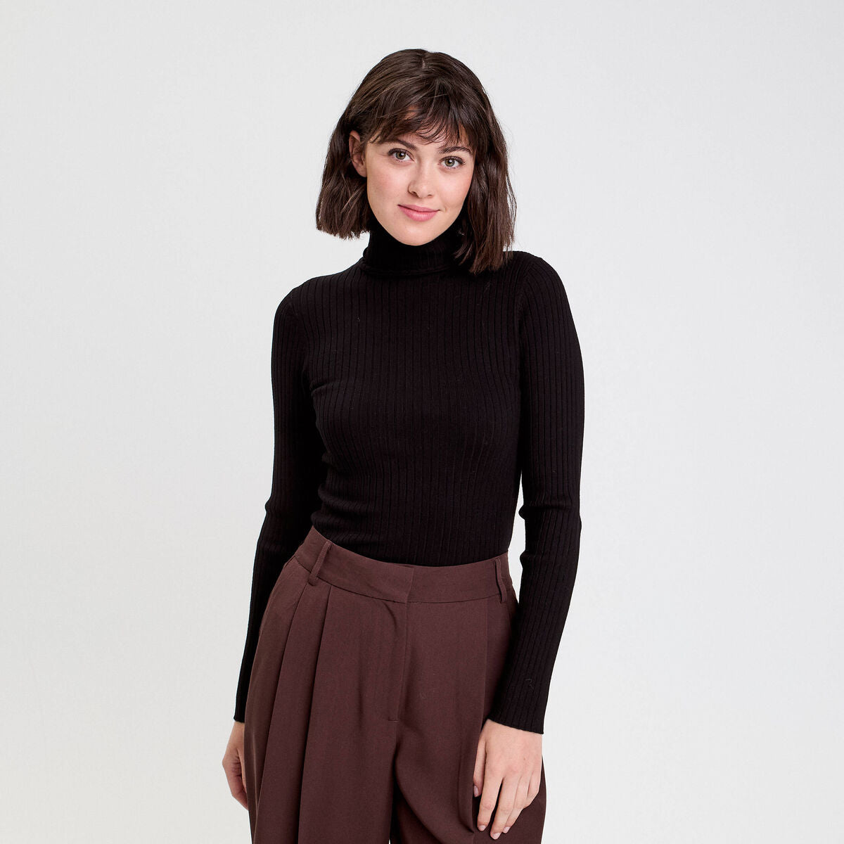 Pull côtelé col roulé noir femme