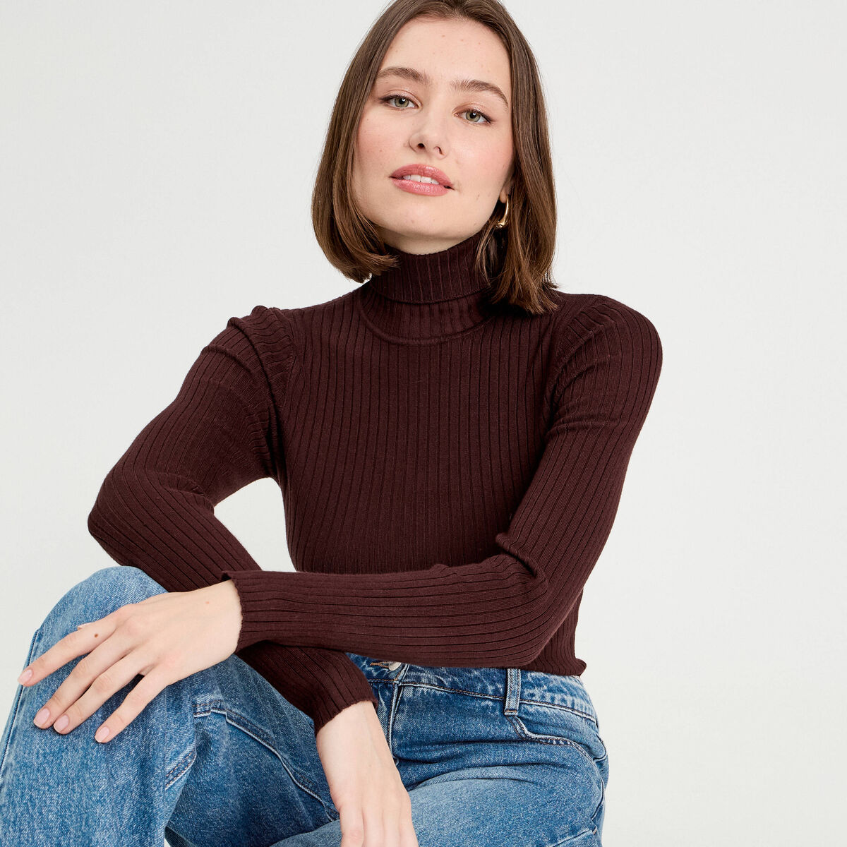 Pull côtelé col roulé marron foncé femme