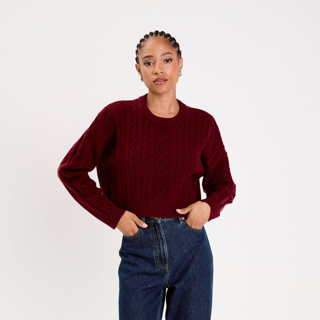 Pull avec torsades rouge foncé femme