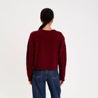 Pull avec torsades rouge foncé femme