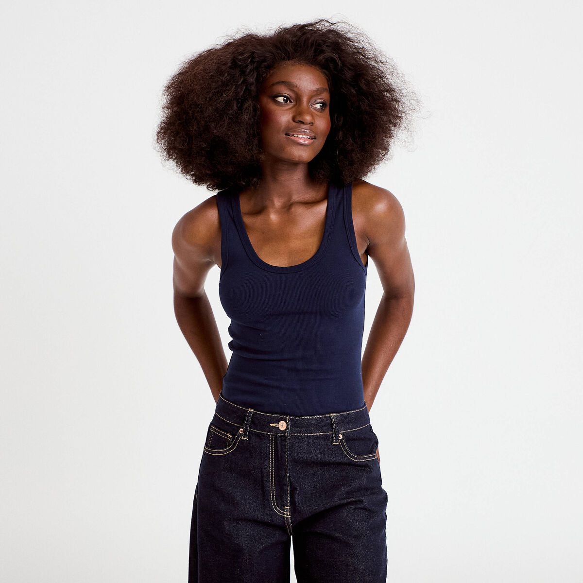 Débardeur côtelé col rond bleu marine femme