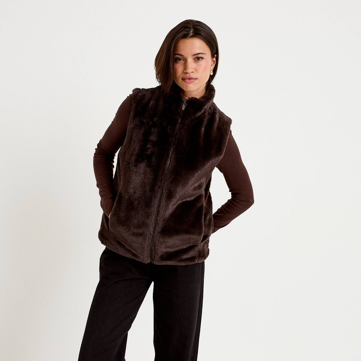Veste courte ajustée sans manches marron foncé femme