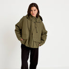 Veste courte bas resserré à capuche vert kaki femme