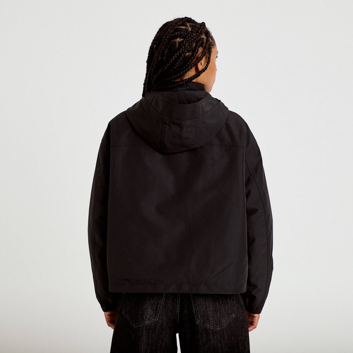 Veste courte bas resserré à capuche noir femme