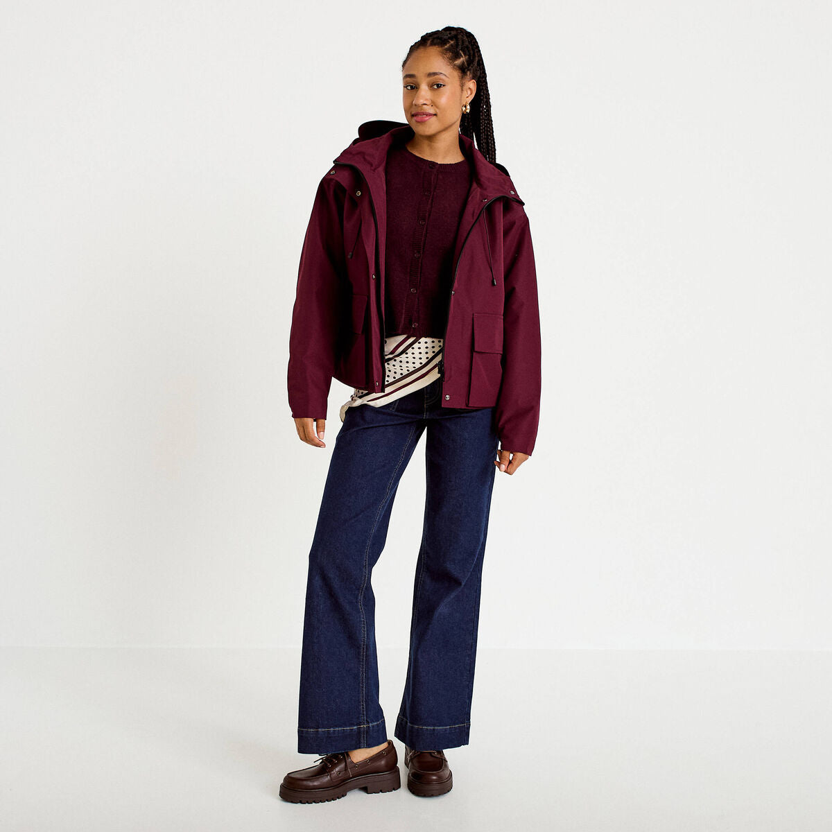 Veste courte bas resserré à capuche bordeaux femme