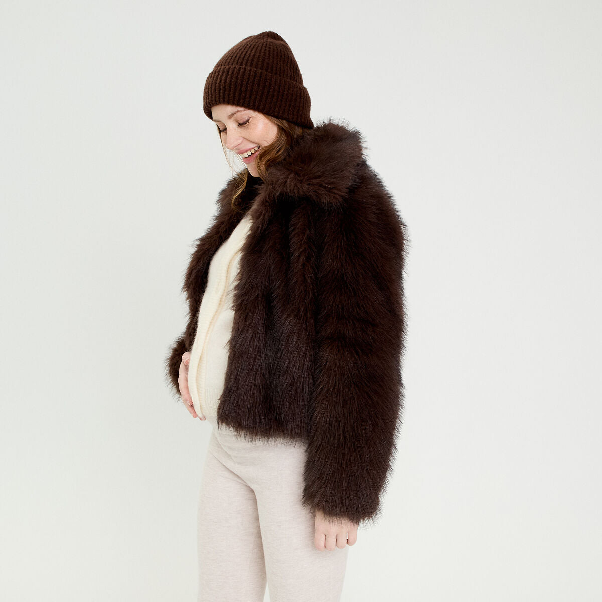 Veste courte en fausse fourrure marron foncé femme