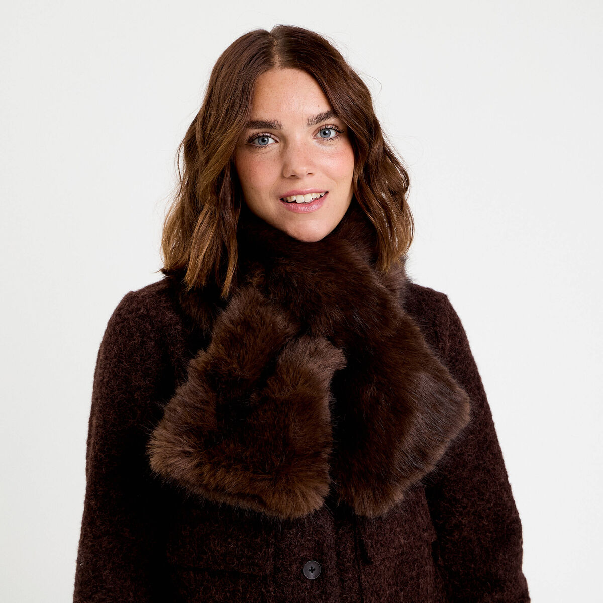 Écharpe en fausse fourrure marron foncé femme