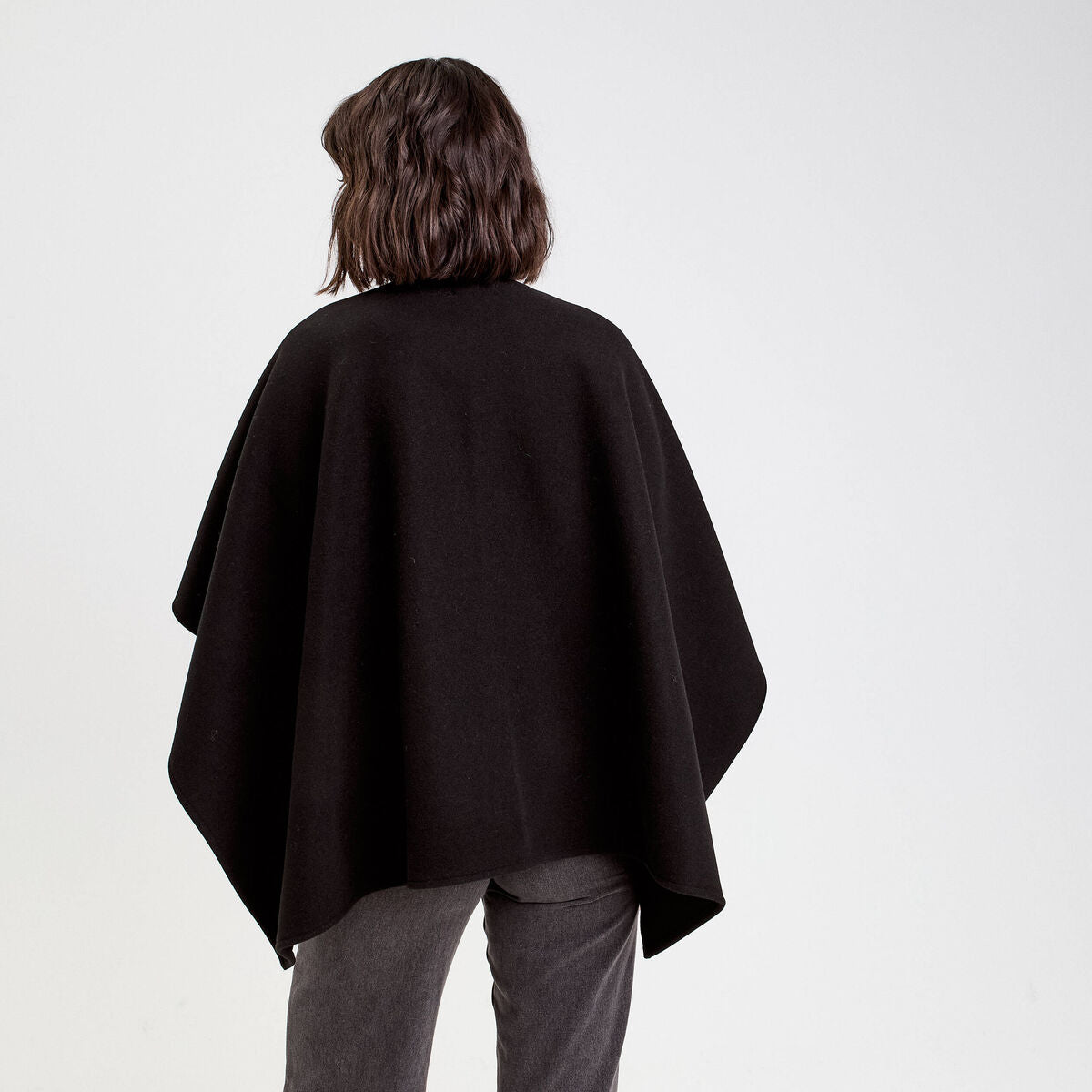 Poncho col V avec passant noir femme