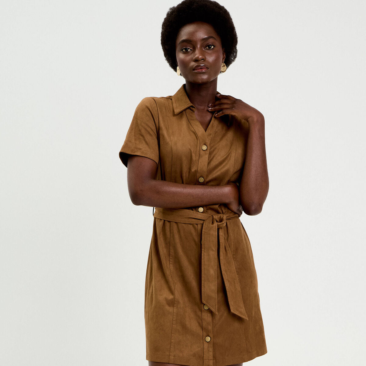 Robe boutonnée aspect daim marron foncé femme
