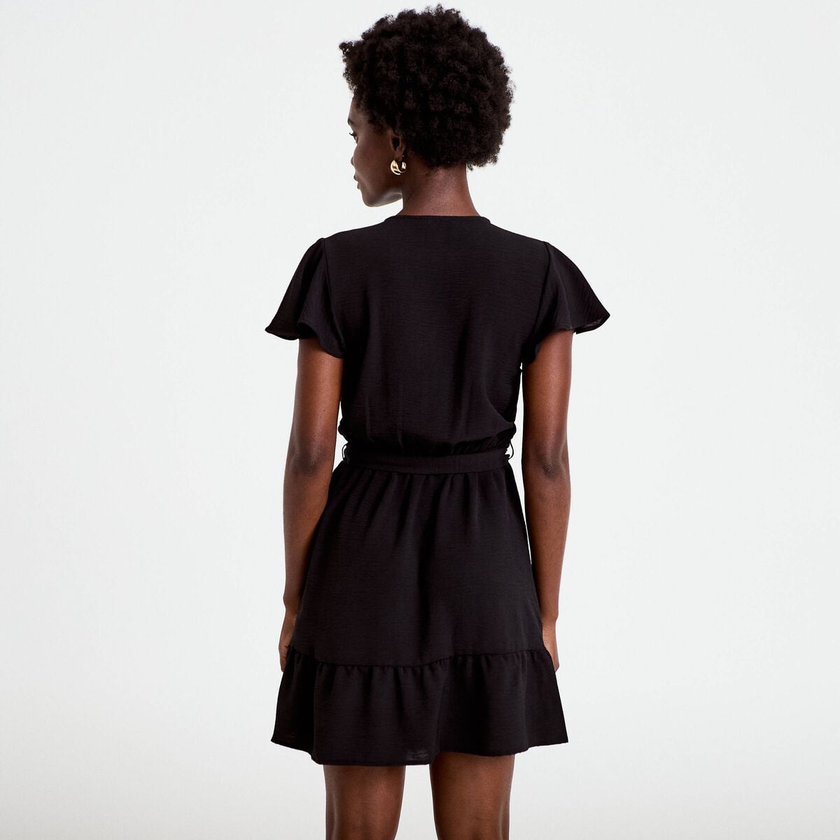 Robe courte évasée col v manches courtes noir femme