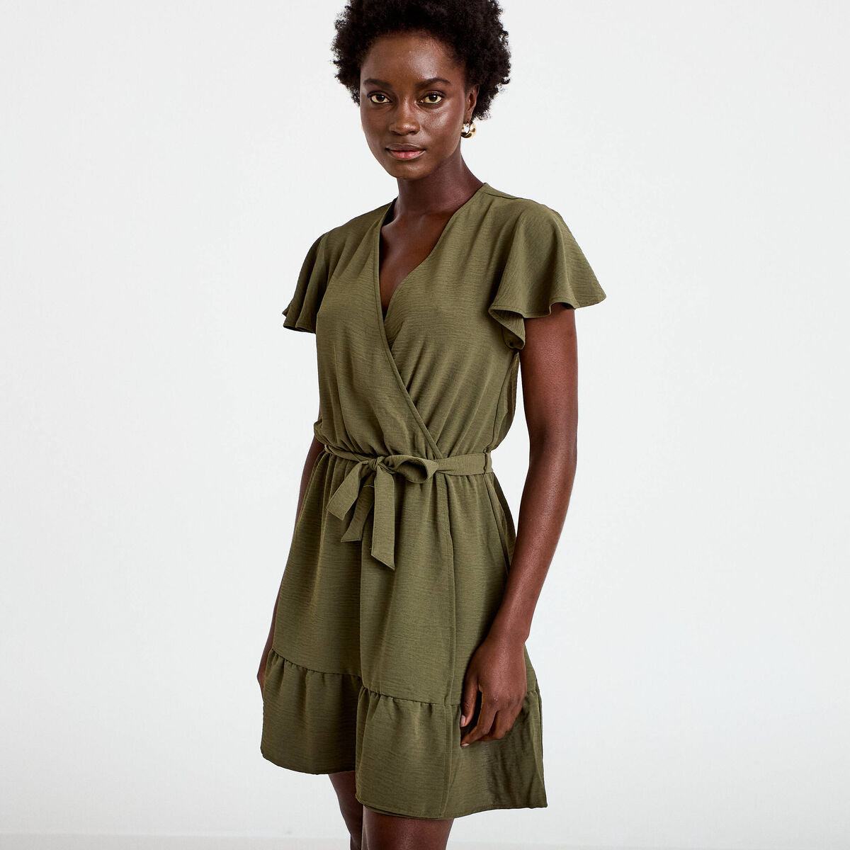 Robe courte évasée col v manches courtes vert kaki femme