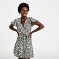 Robe courte évasée col v manches courtes noir femme
