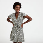 Robe courte évasée col v manches courtes noir femme