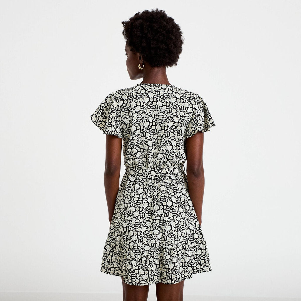 Robe courte évasée col v manches courtes noir femme