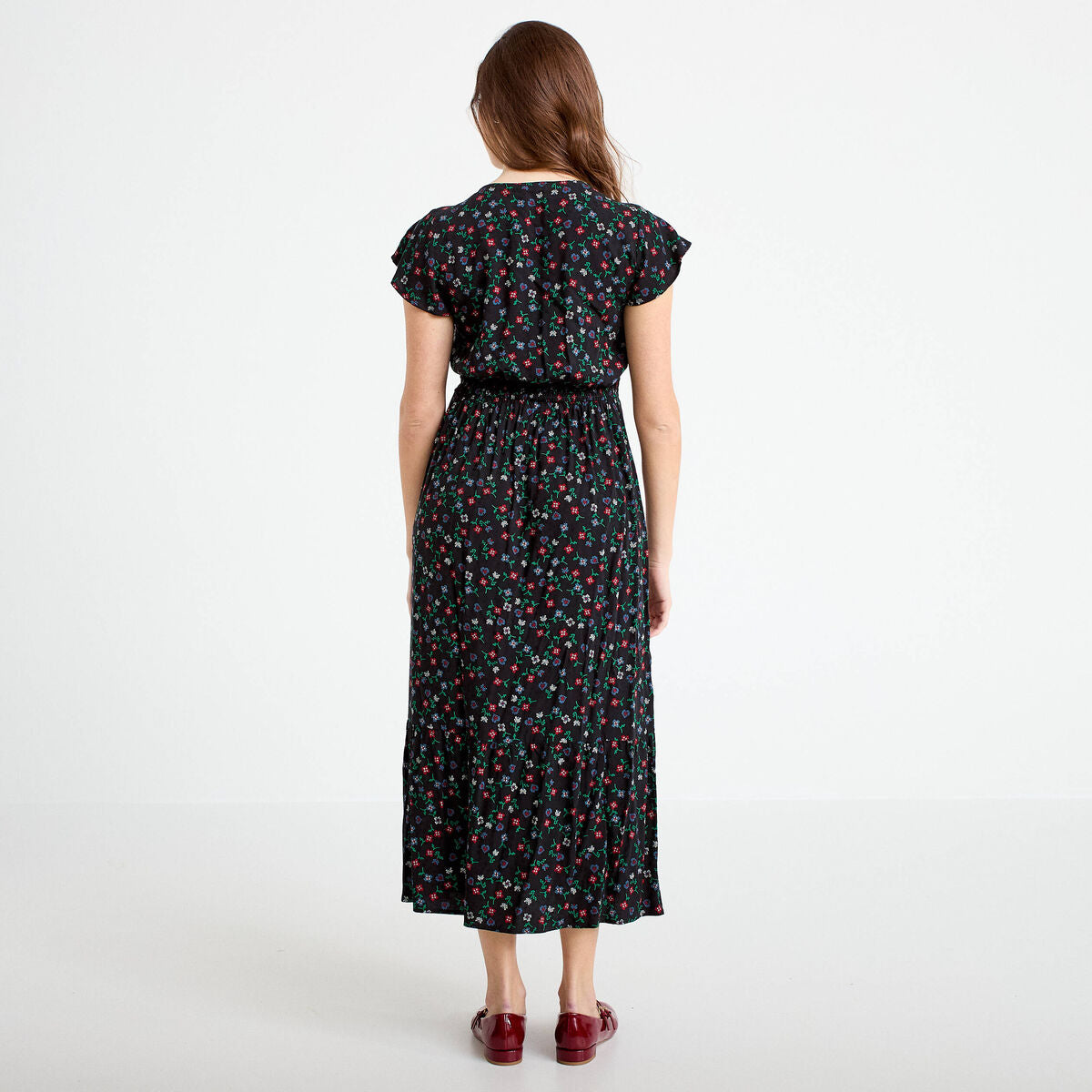 Robe longue évasée en dentelle col v noir femme