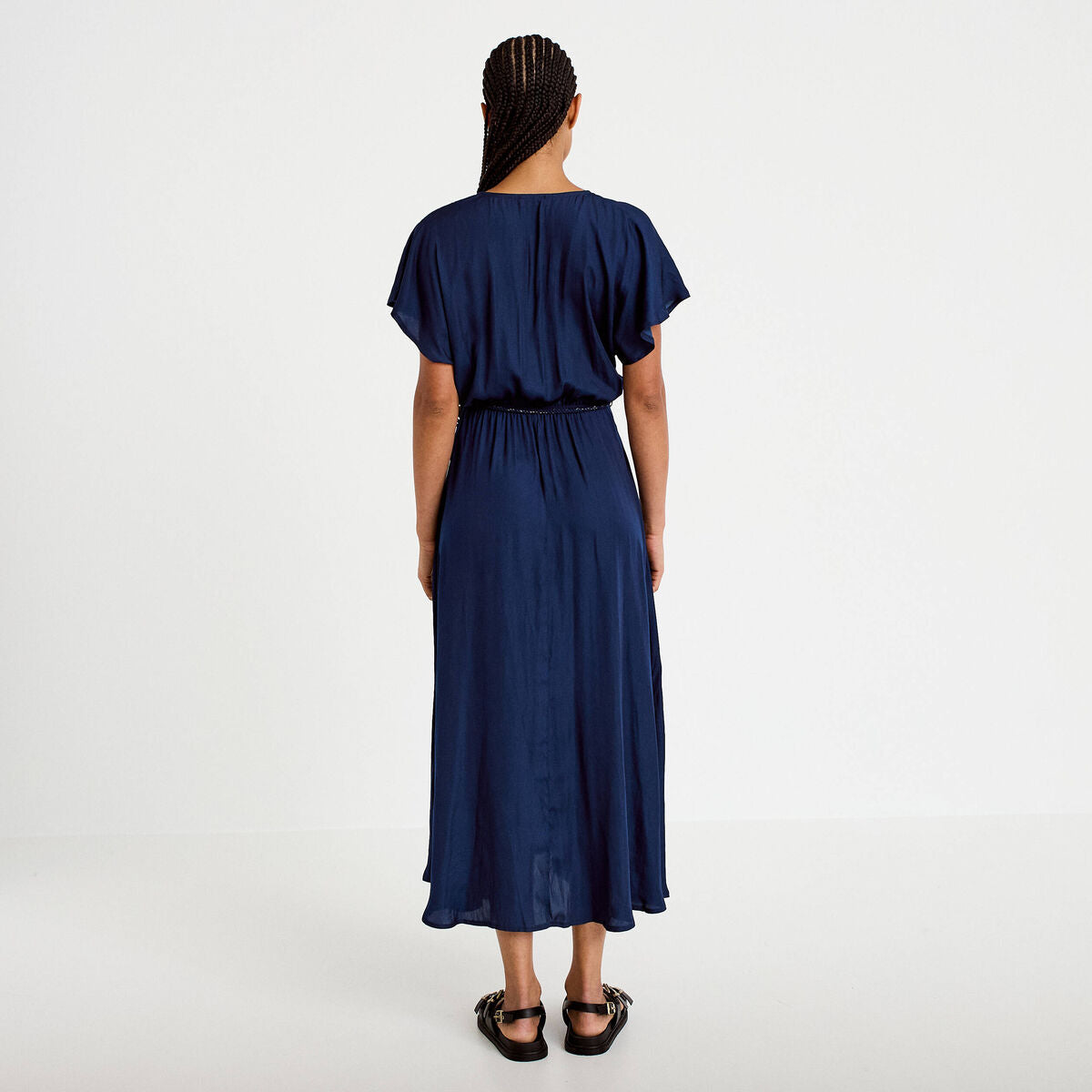 Robe longue évasée col v satinée bleu marine femme