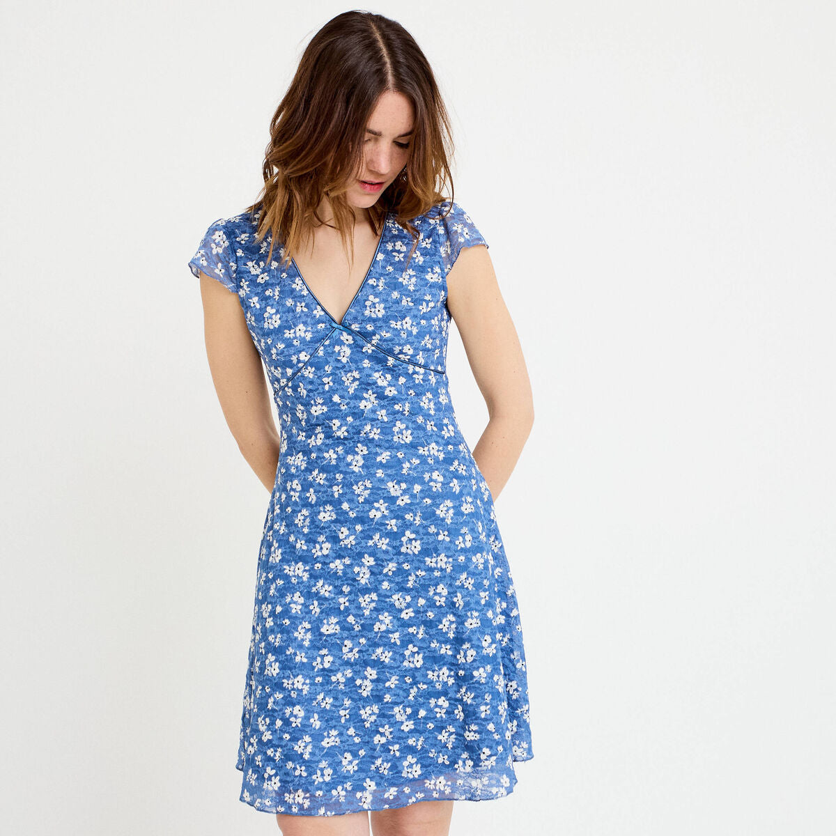 Robe ajustée courte décolleté dentelle bleu femme