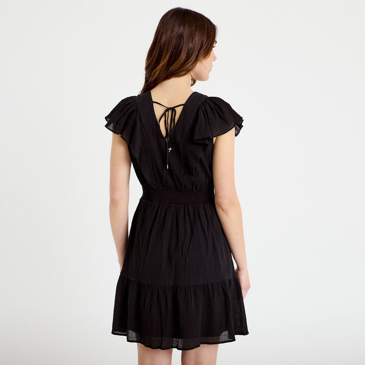 Robe courte évasée col v manches courtes noir femme