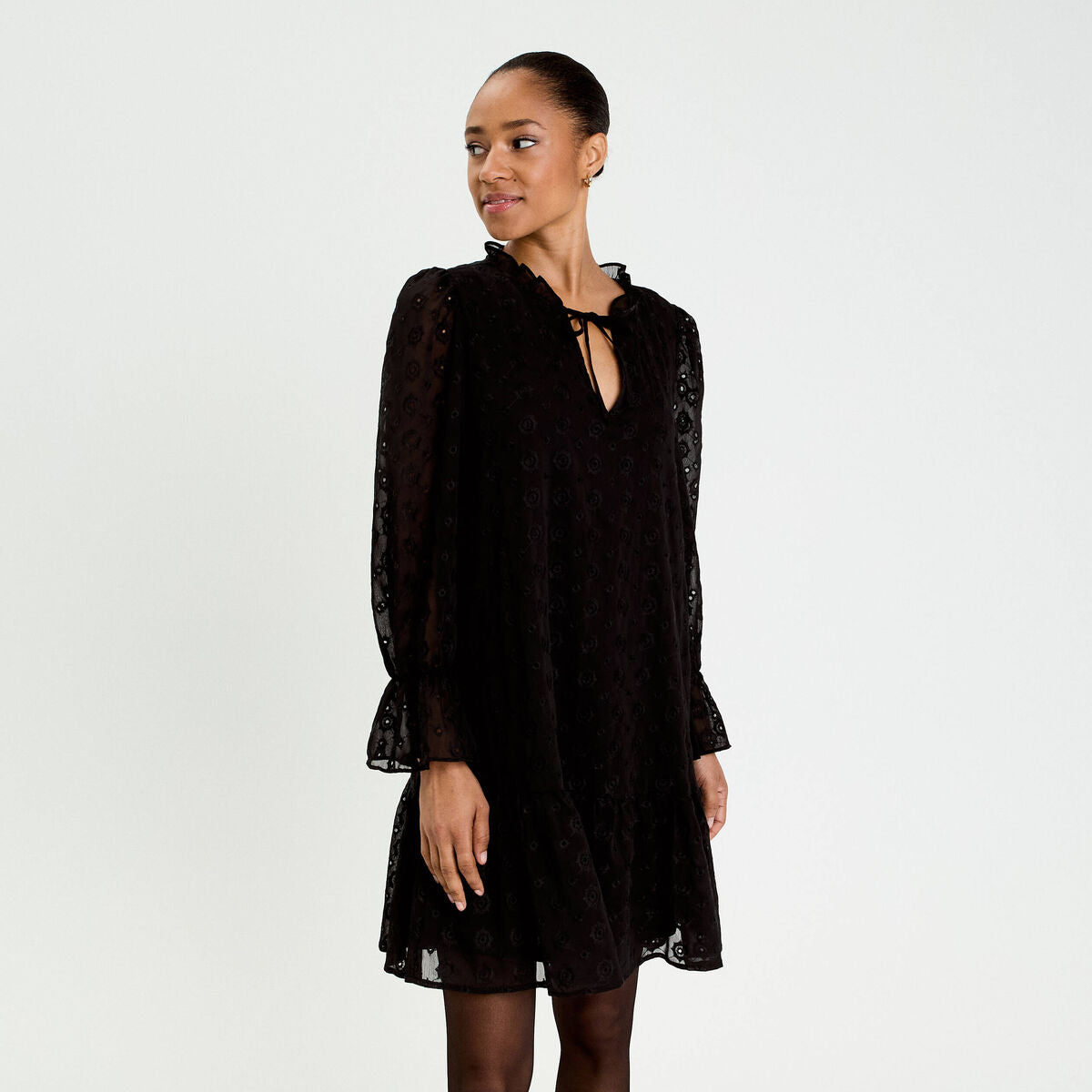 Robe évasée en voile brodé noir femme