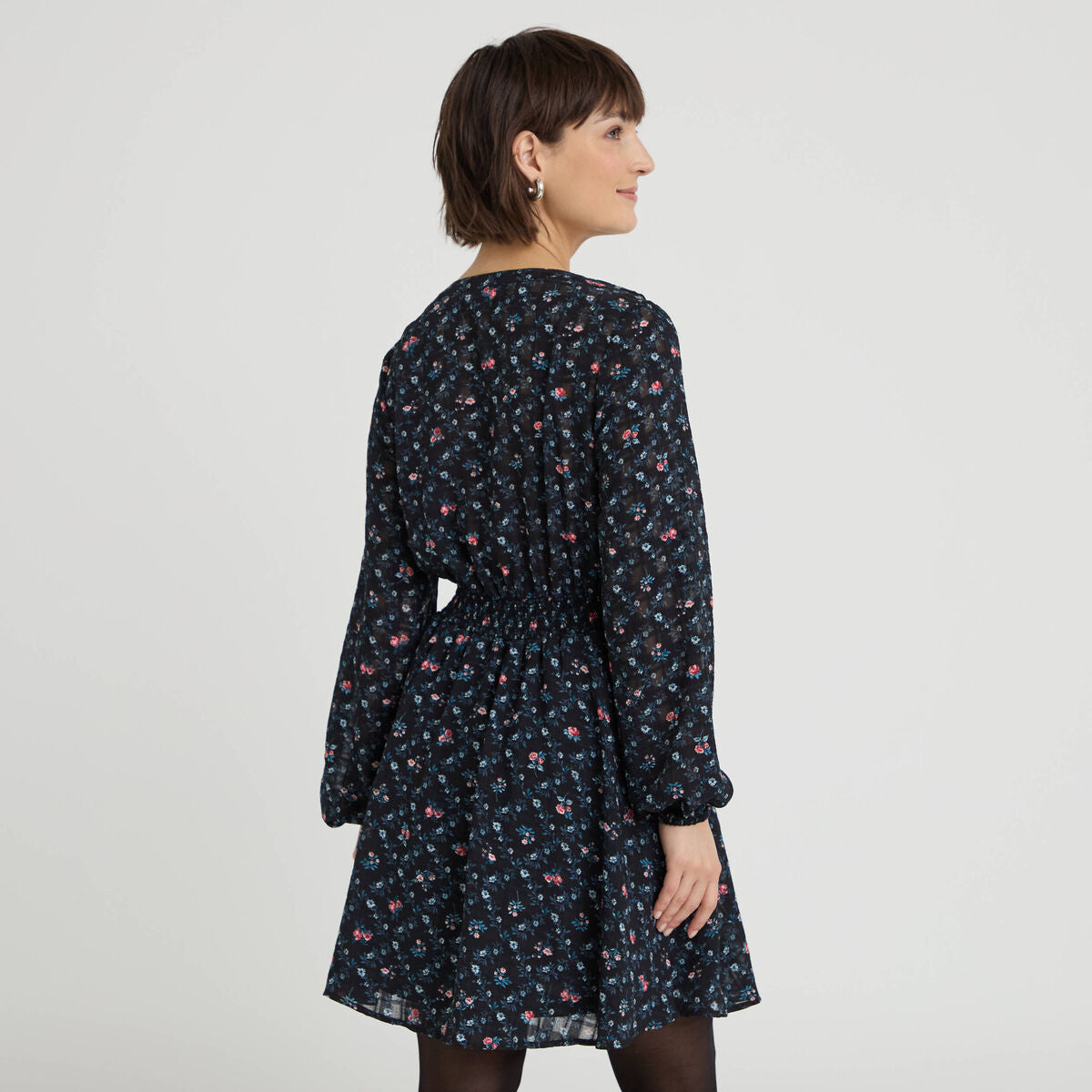 Robe courte évasée col v manches longues noir femme