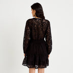 Robe courte évasée en dentelle col v noir femme