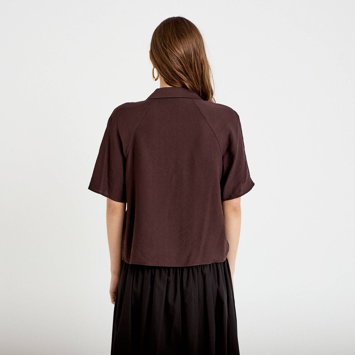 Chemise droite cropped manches courtes marron foncé femme