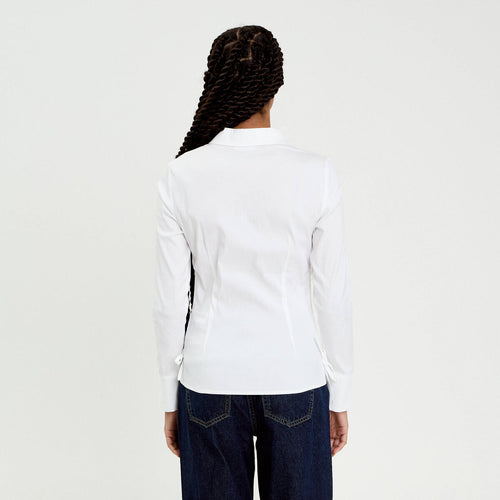 Chemise cintrée courte col classique ecru femme